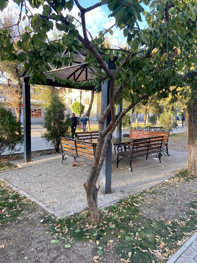 Vahe'S Family Guest House Front Yerevan Exterior foto