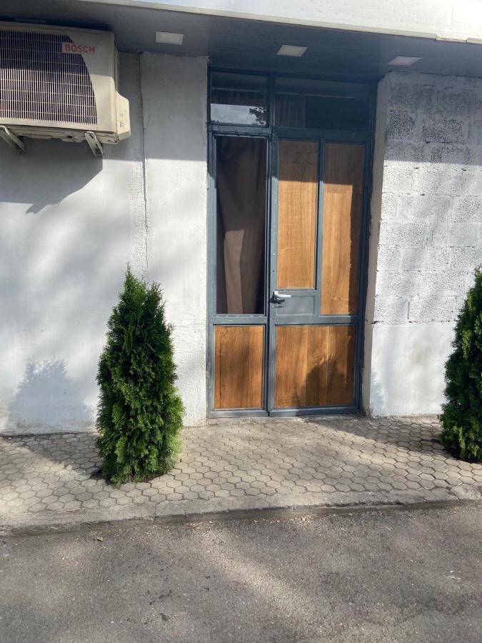 Vahe'S Family Guest House Front Yerevan Exterior foto